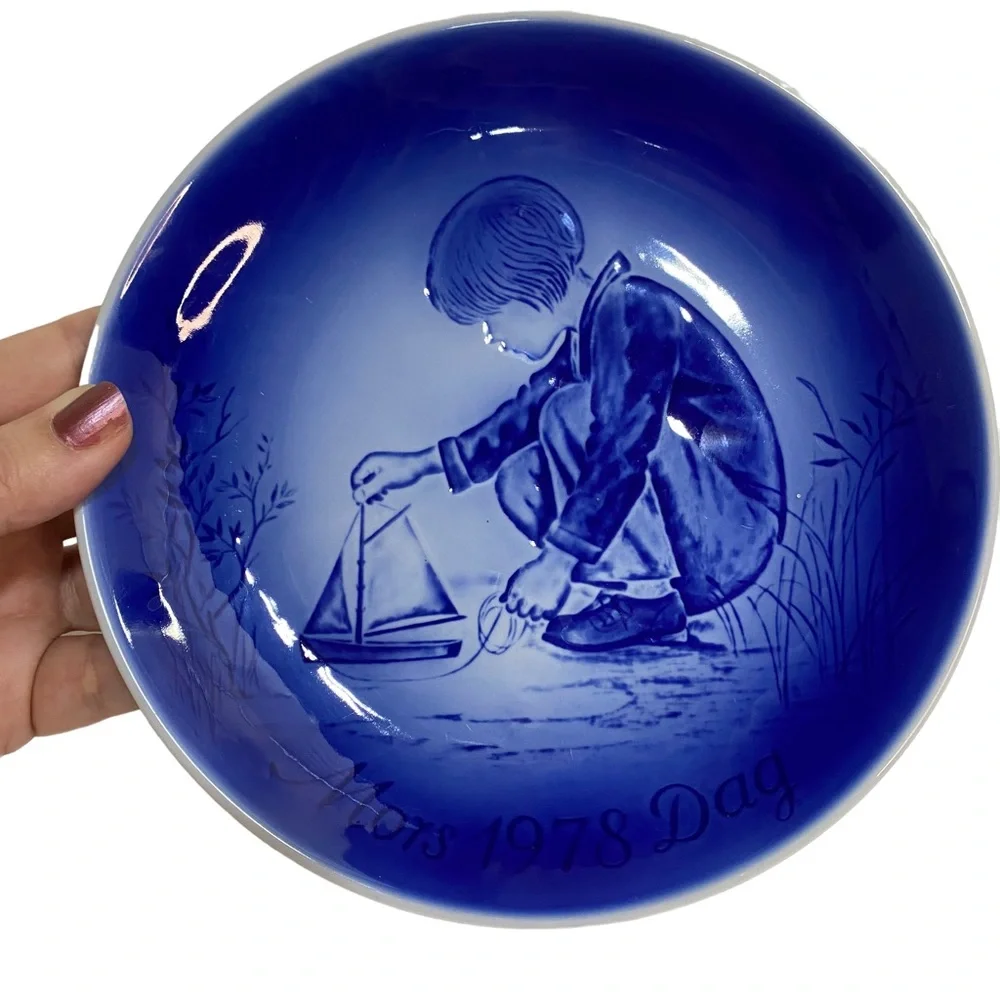 OLD COPENHAGEN BLUE DECORATIVE CHRISTMAS PLATE, vintage 1978 “Dreams”